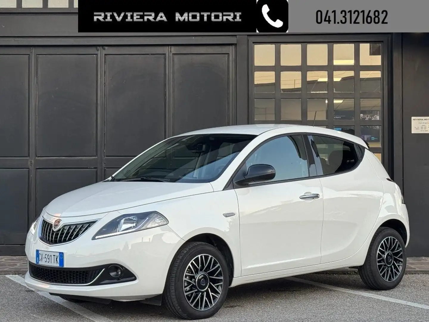Lancia Ypsilon 1.0 FireFly Hybrid Platino Weiß - 1