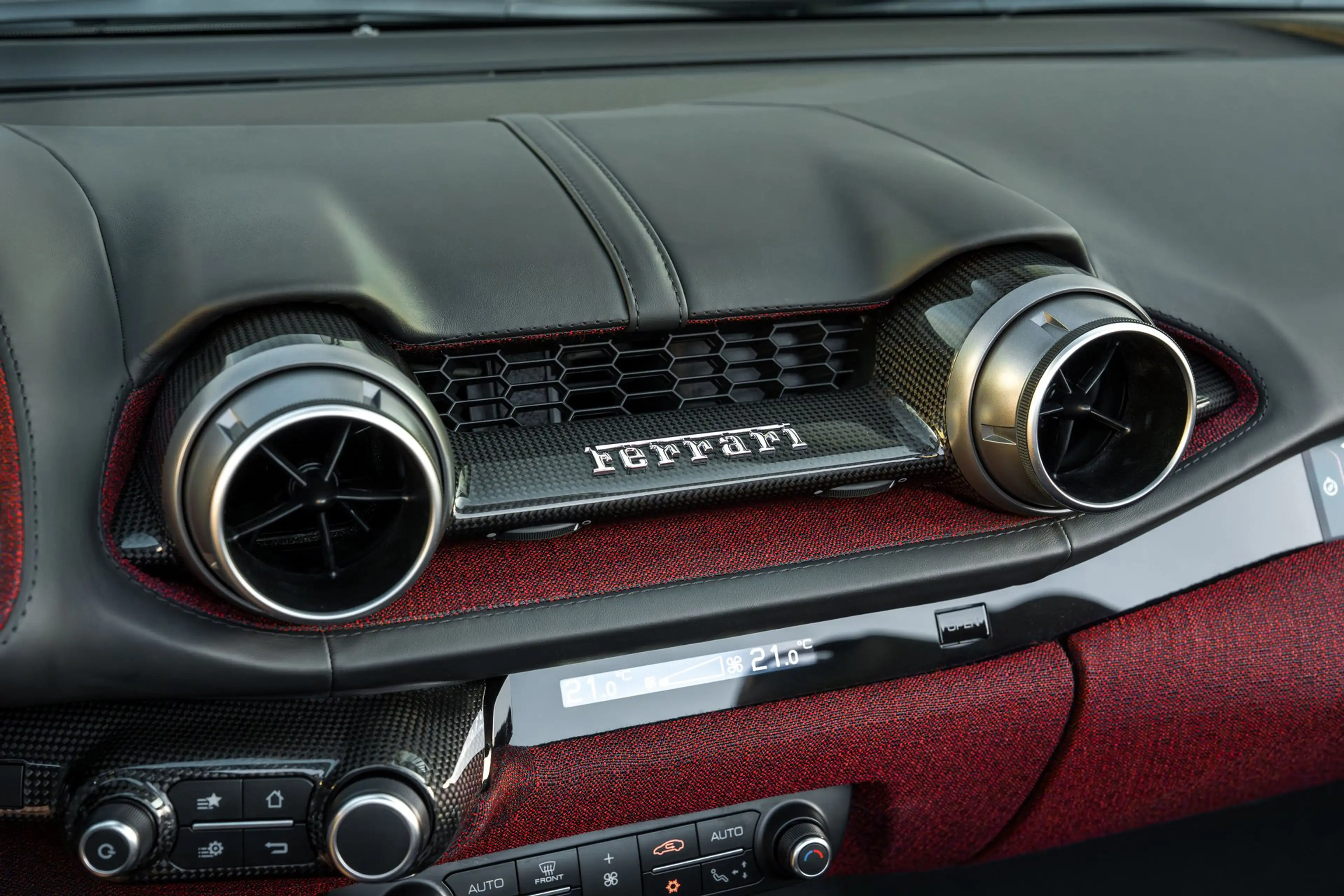Ferrari 812 GTS - Verde Masoni - Tailor Made - Carbon - Full o — photo 9