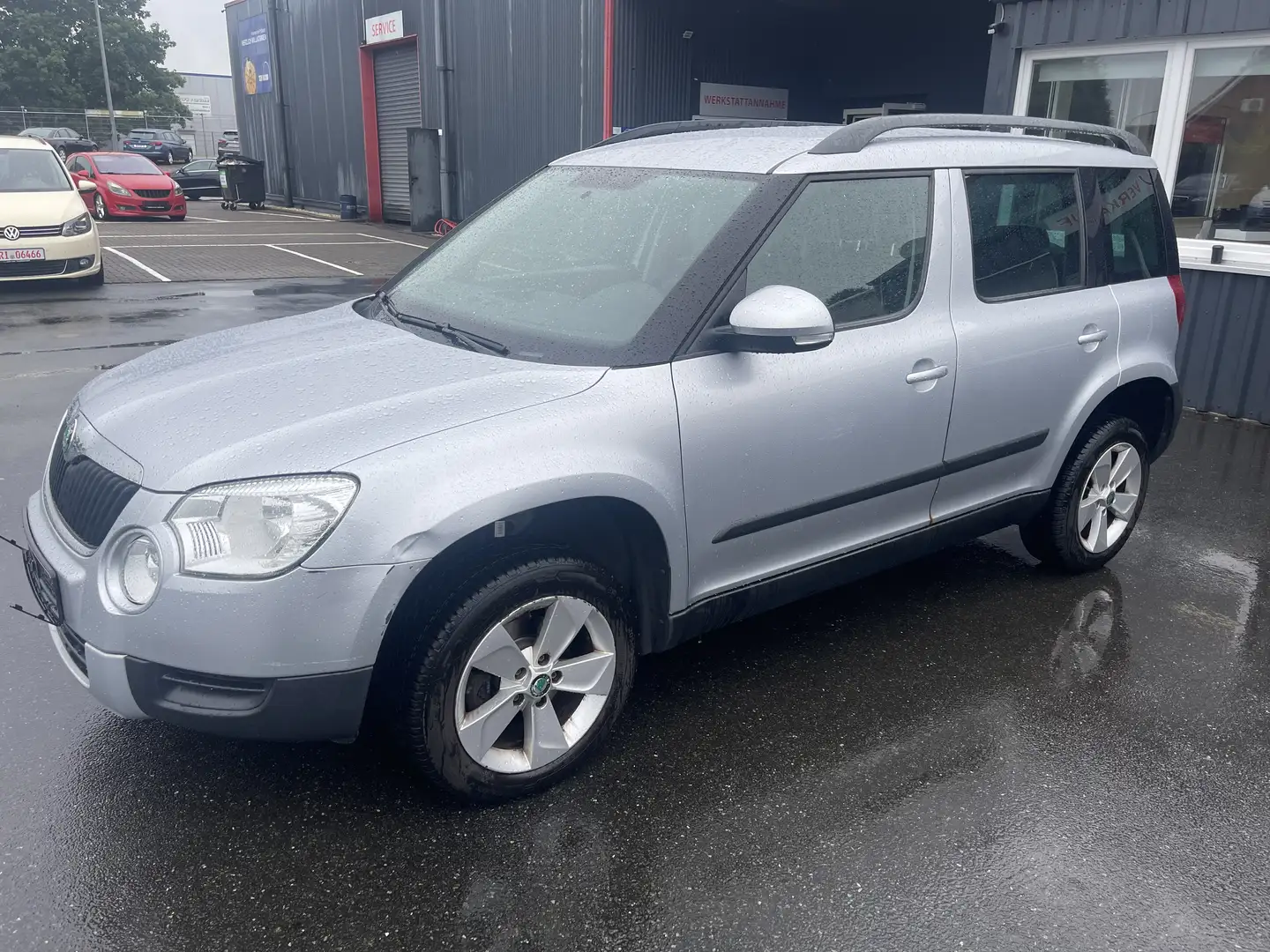 Skoda Yeti Active Plus Edition 1.2 Benzin Grau - 1