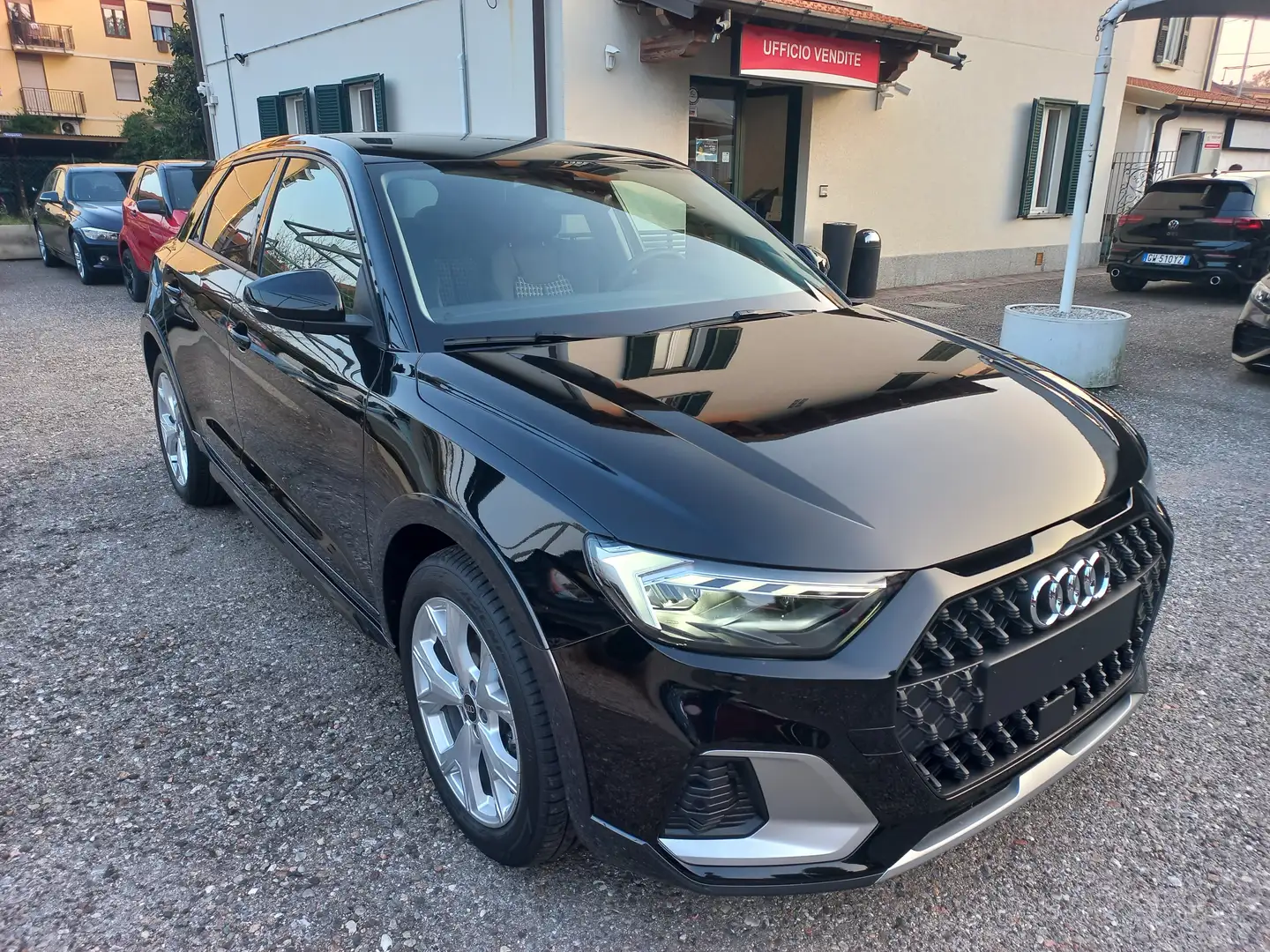 Audi A1 A1 allstreet 30 1.0 tfsi Ident Contrast 116cv s tr Noir - 1