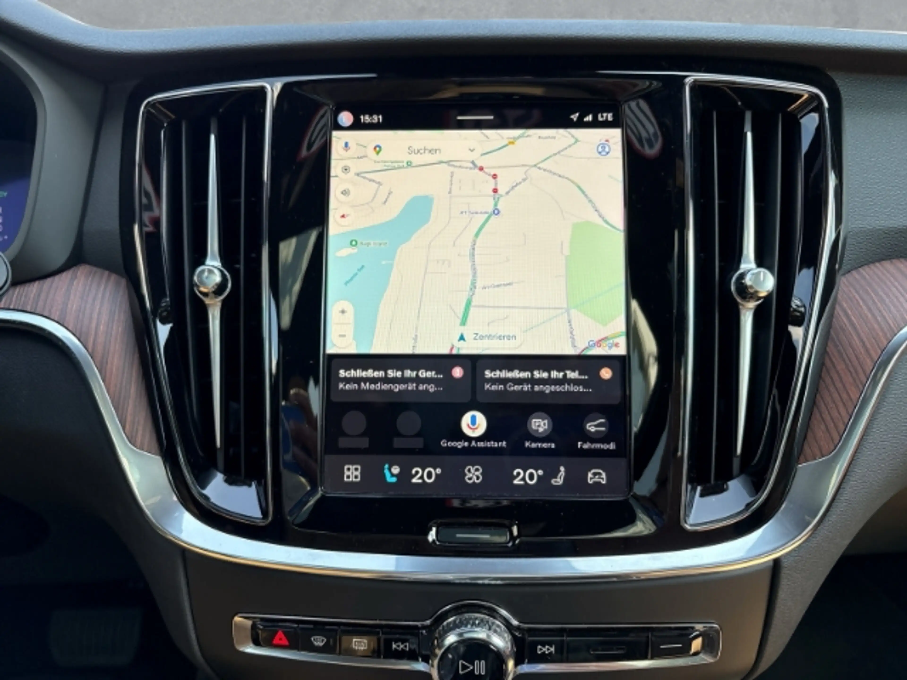 Volvo V60 Plus Bright T8 19''LM Pano Klimasitze HUD AHK 360k — photo 13