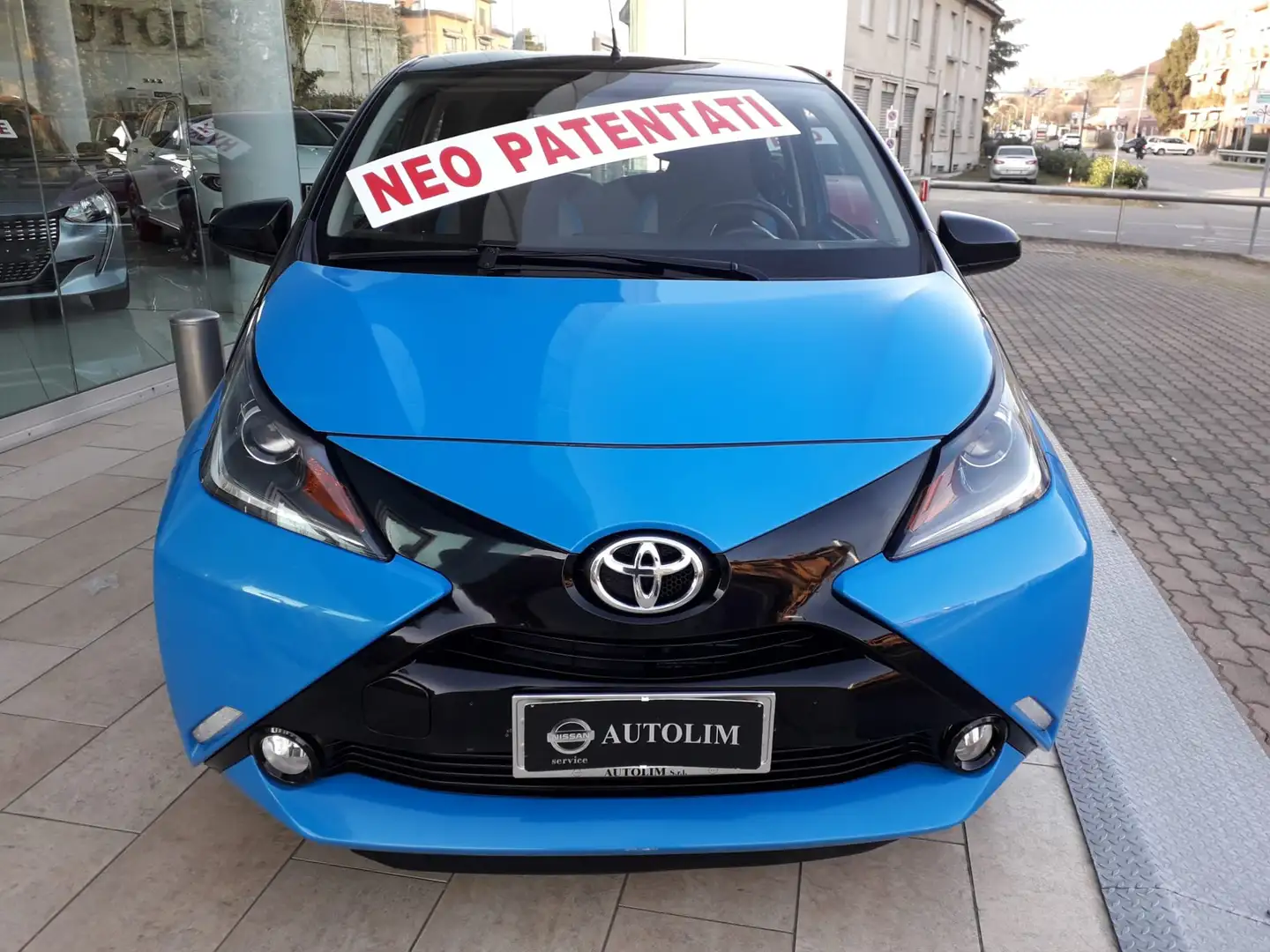 Toyota Aygo 1.0 VVT-i 68 cv 5p Bicolor km certificati Toyota crna - 2