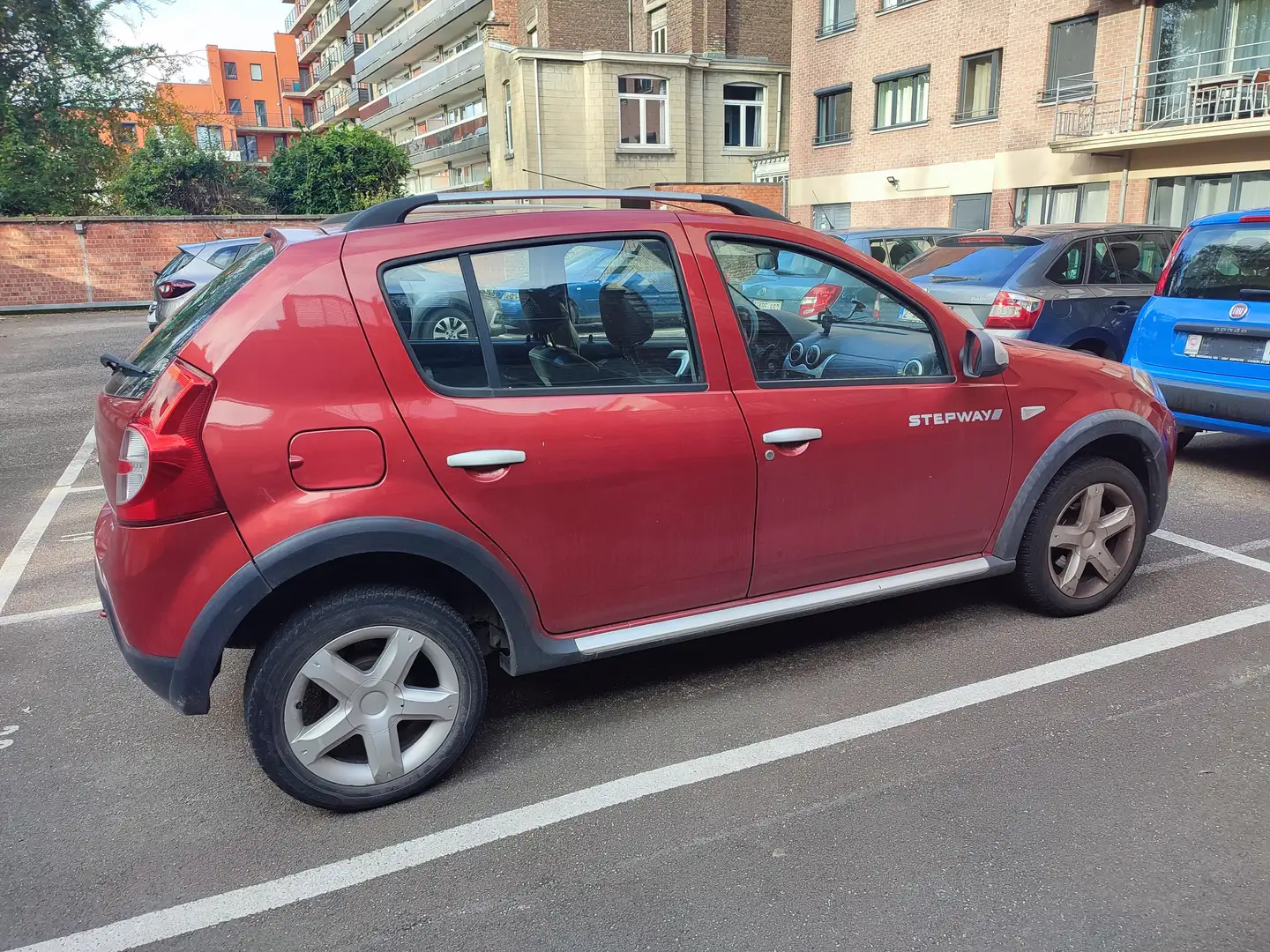 Dacia Kırmızı - 1