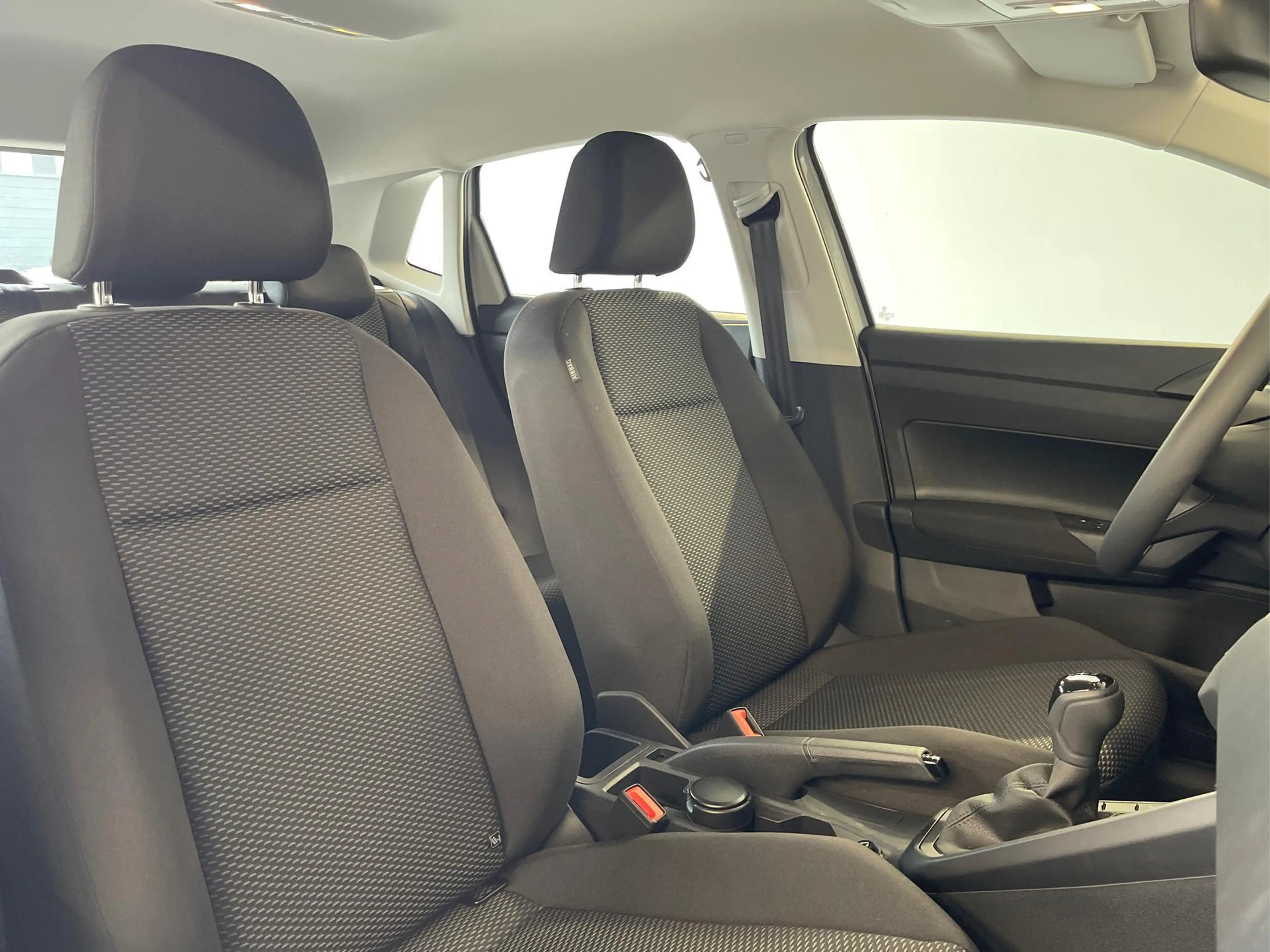 Volkswagen Polo 1.0 MPI Sitzheizung+AppConnect+PDC+LED+Touch+Li... — photo 14