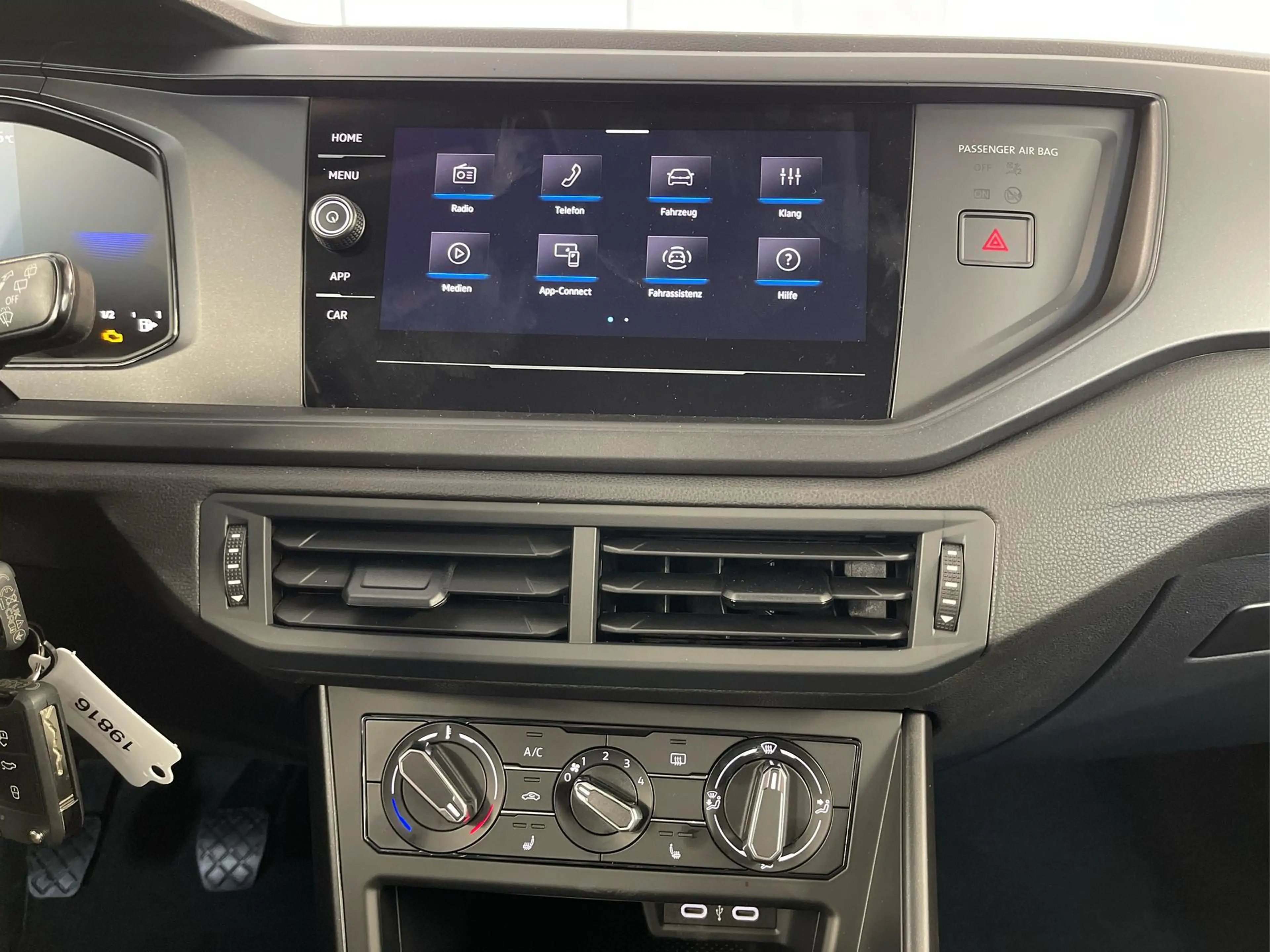 Volkswagen Polo 1.0 MPI Sitzheizung+AppConnect+PDC+LED+Touch+Li... — photo 7