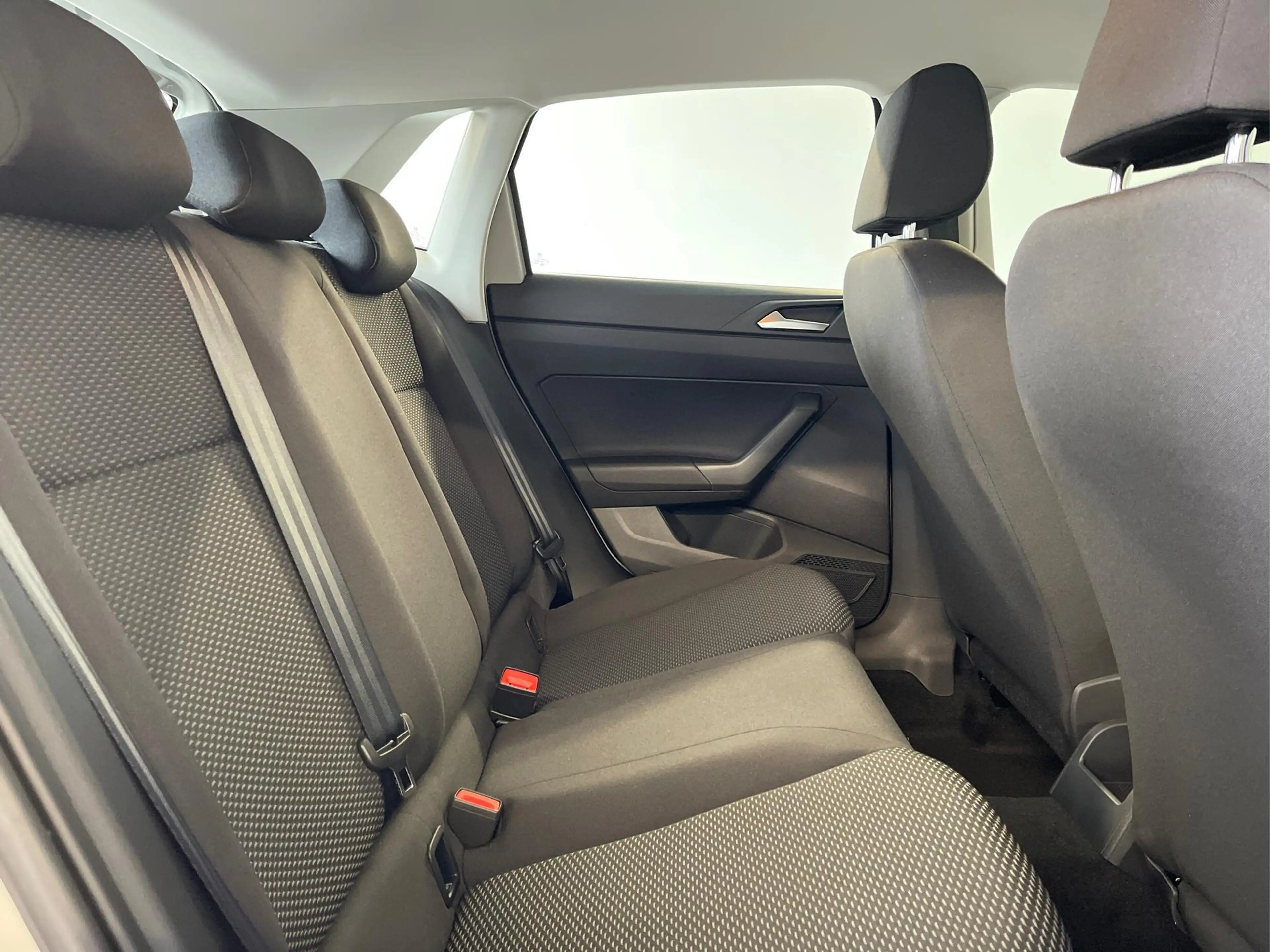 Volkswagen Polo 1.0 MPI Sitzheizung+AppConnect+PDC+LED+Touch+Li... — photo 15