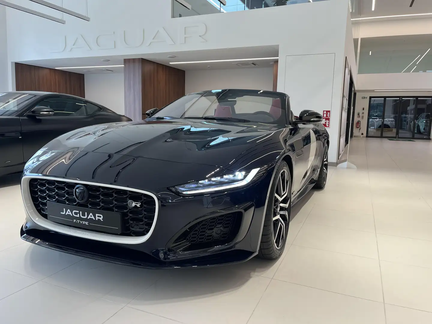 Jaguar F-Type R Convertible ZP Edition Modrá - 2