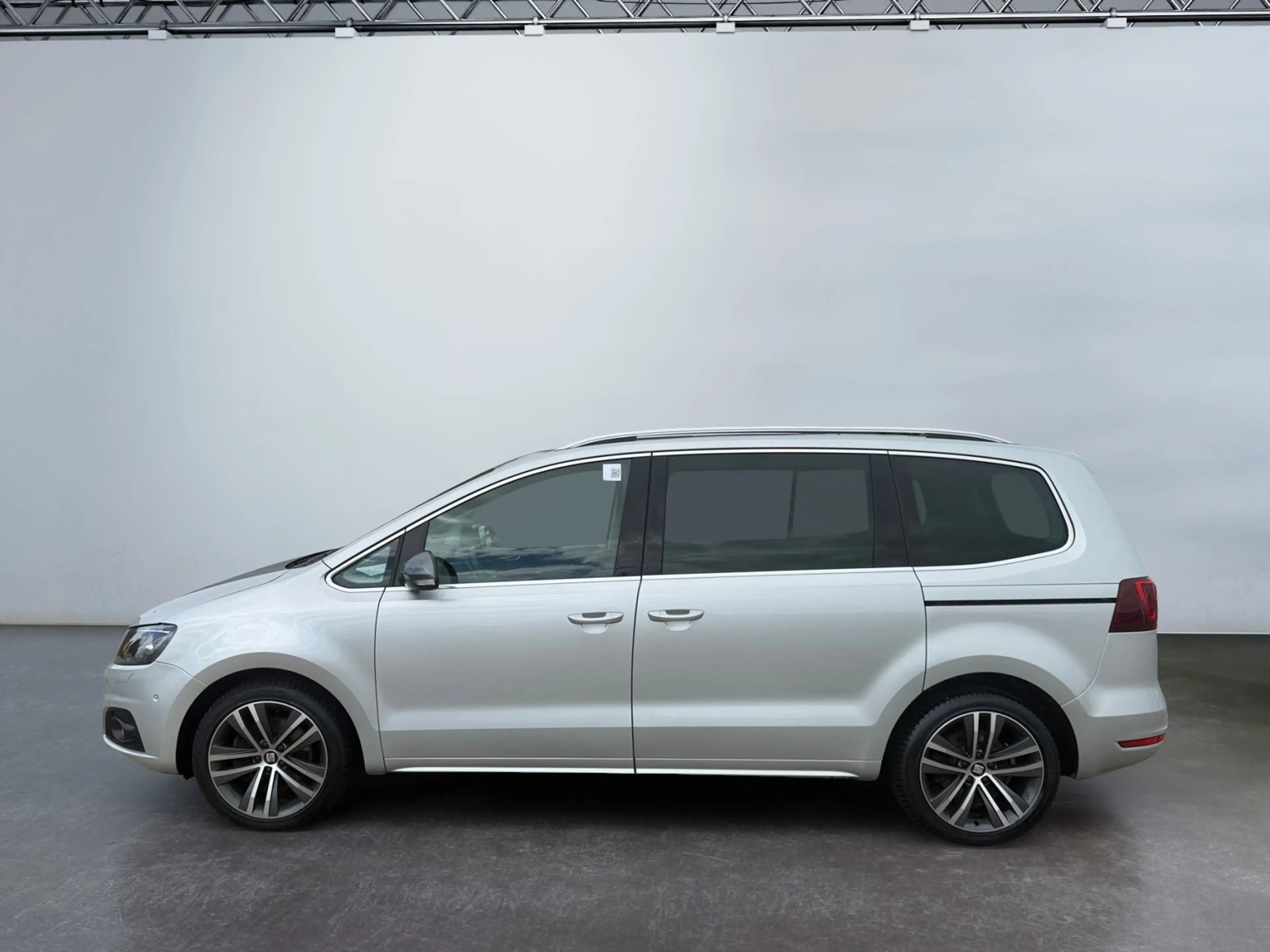 SEAT Alhambra FR-Line 2.0 TDI DSG ACC Bi-Xenon DCC KAM — photo 3