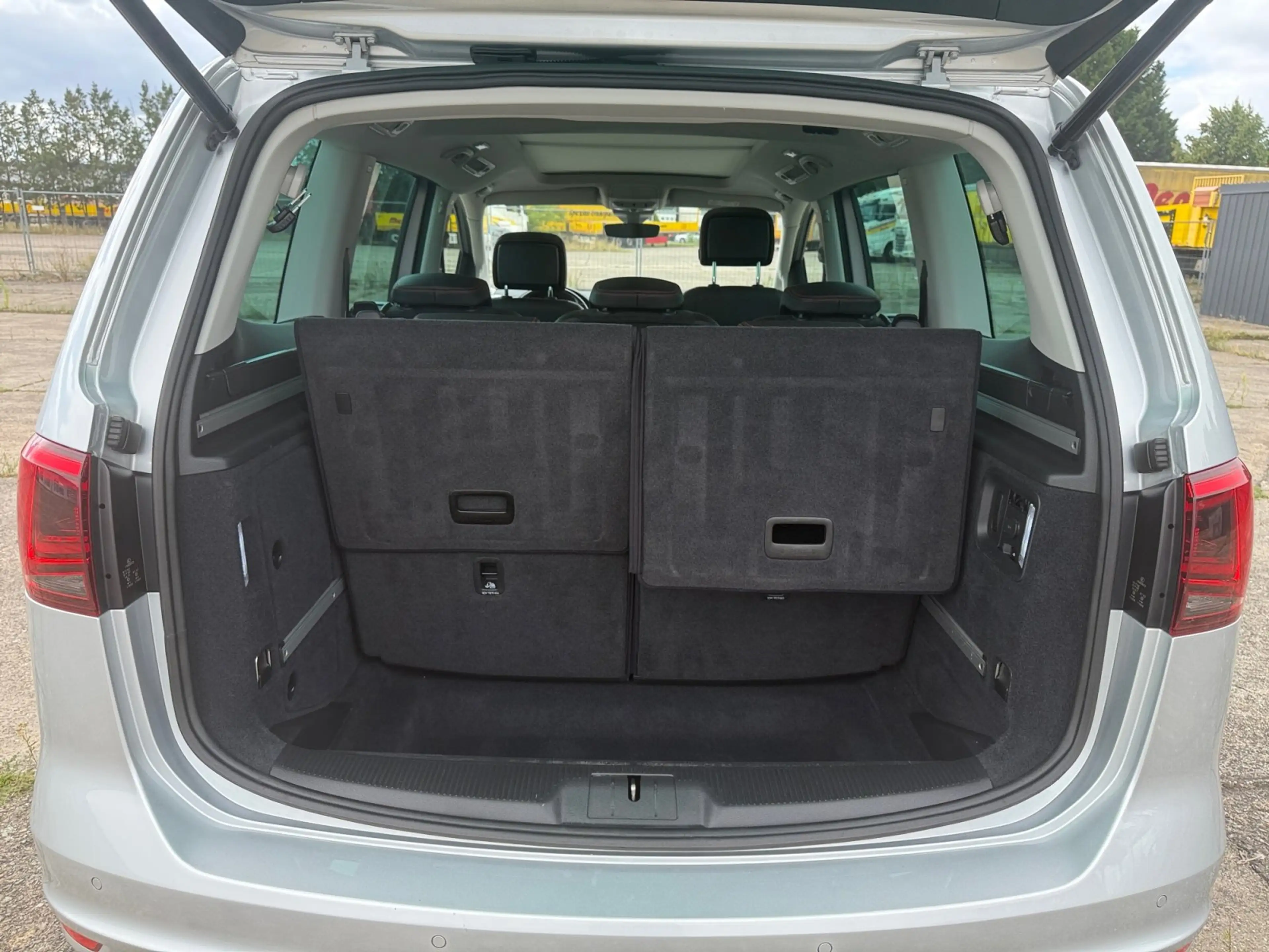 SEAT Alhambra FR-Line 2.0 TDI DSG ACC Bi-Xenon DCC KAM — photo 14