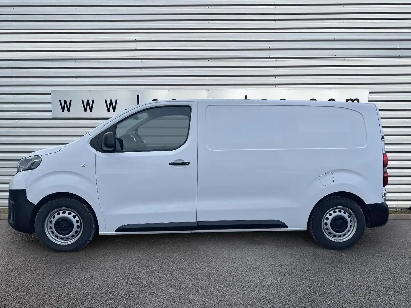 Toyota Proace 1.5 100 D-4D Fourgon Medium Dynamic Blanc - 2