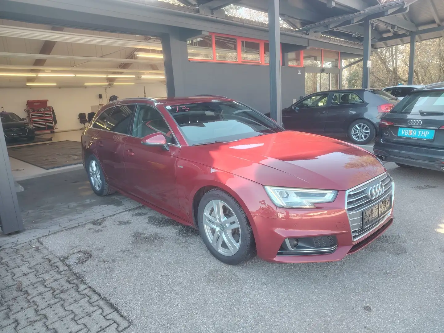 Audi A4 Avant S-LINE Sport,Sportsitze,Navi,LED Rot - 1