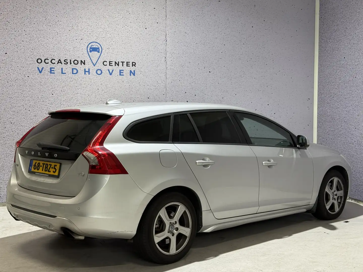 Volvo V60 1.6 T3 Kinetic // NAVI // CRUISE CONTROL Grijs - 2