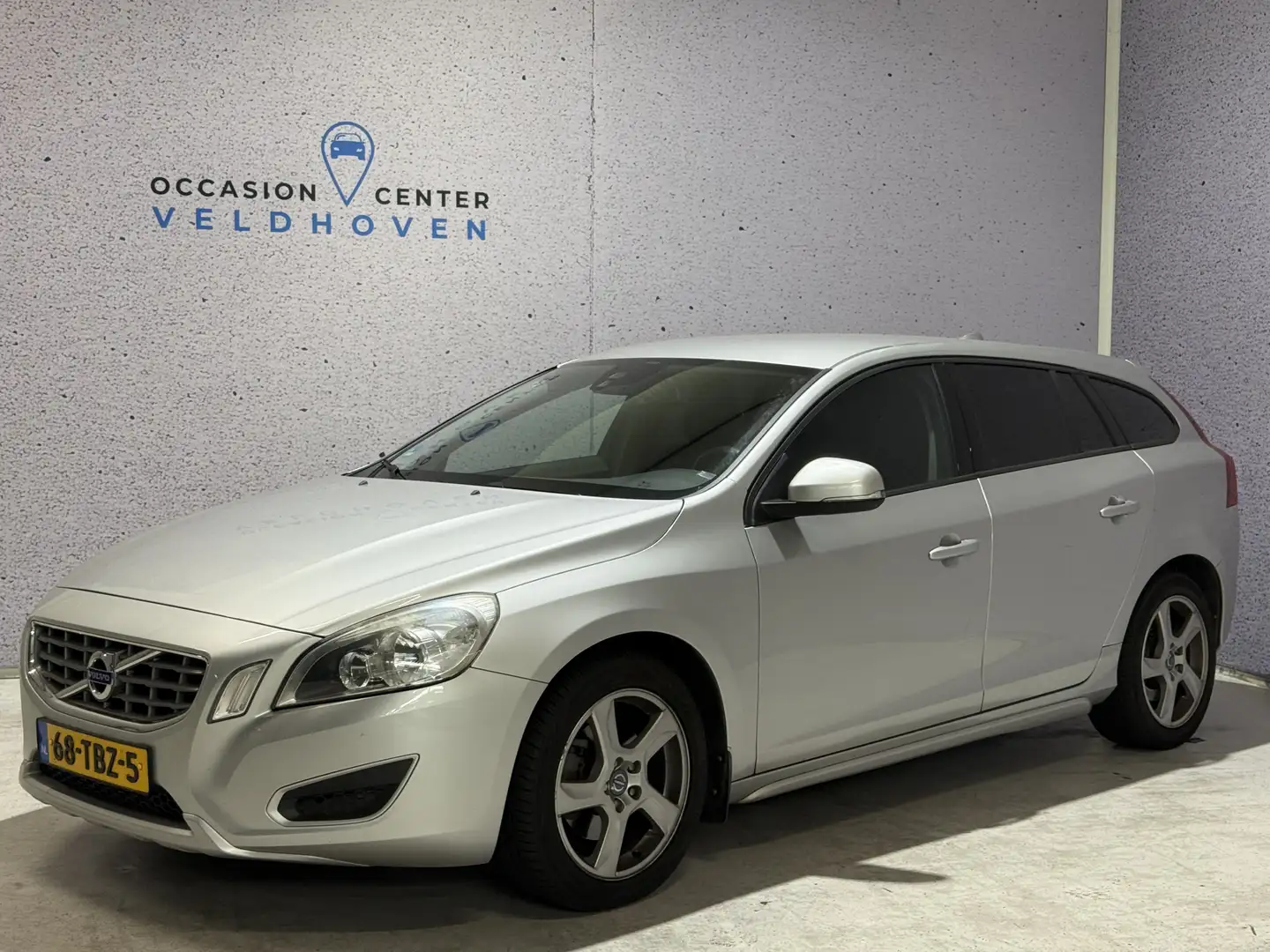 Volvo V60 1.6 T3 Kinetic // NAVI // CRUISE CONTROL Grijs - 1