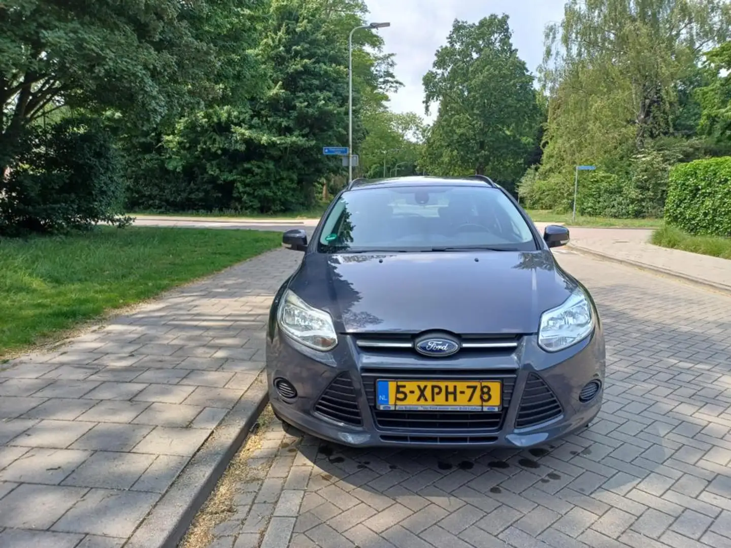 Ford Focus Wagon 1.0 EcoBoost Edition Gris - 2
