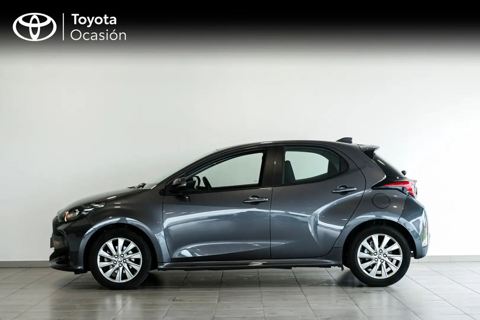 Toyota Yaris 120H Active Tech Grau - 2