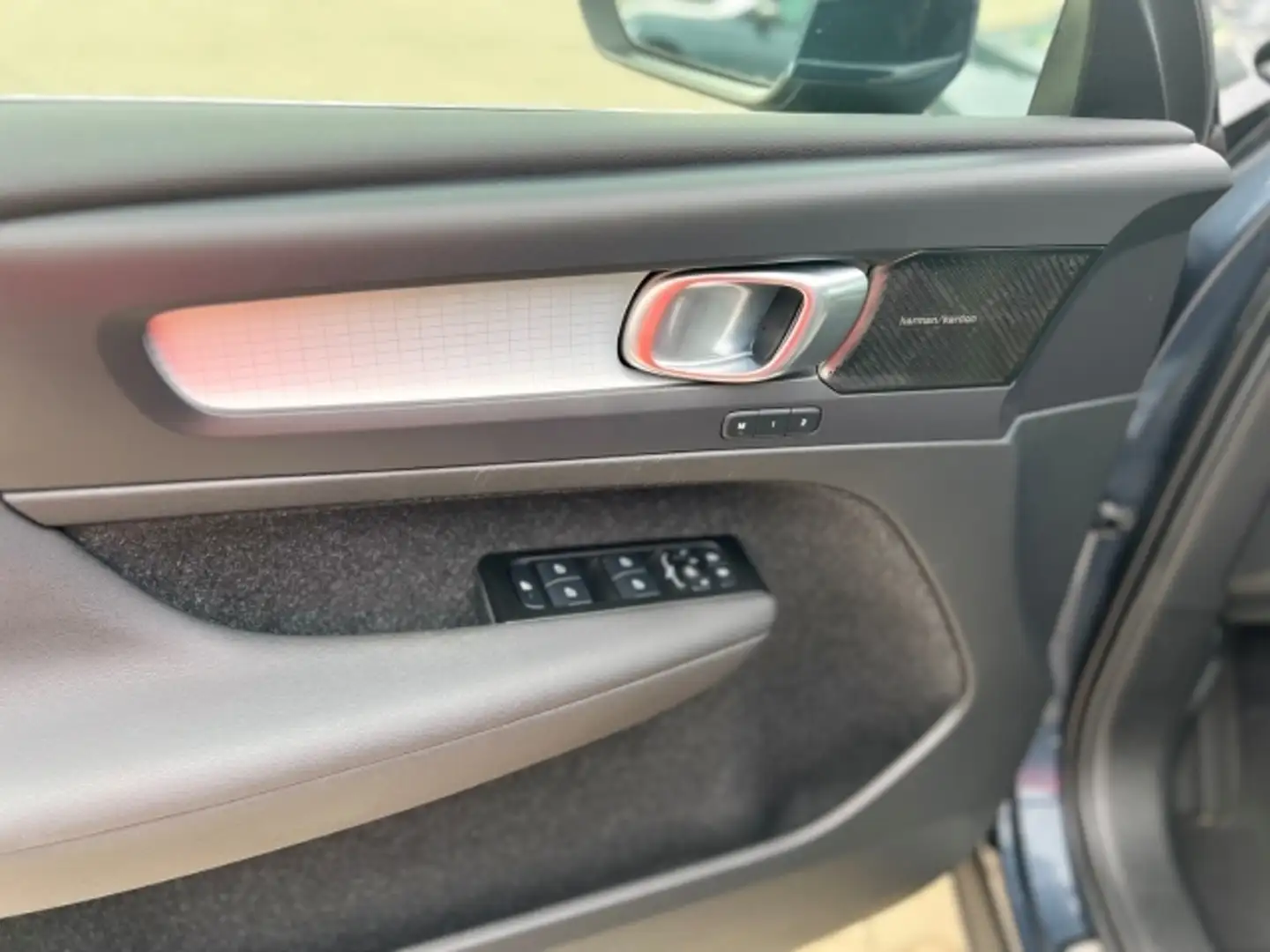 Volvo XC40 Inscription Expression Recharge Plug-In Hybrid 2WD Fekete - 2