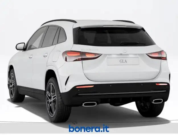 Mercedes-Benz Gla view 4