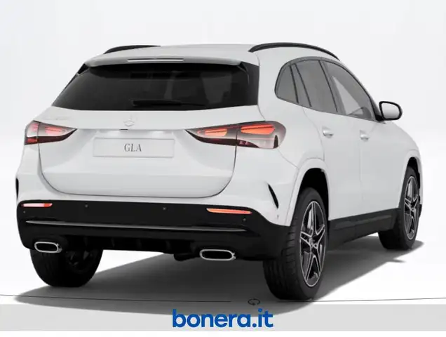 Mercedes-Benz Gla view 3