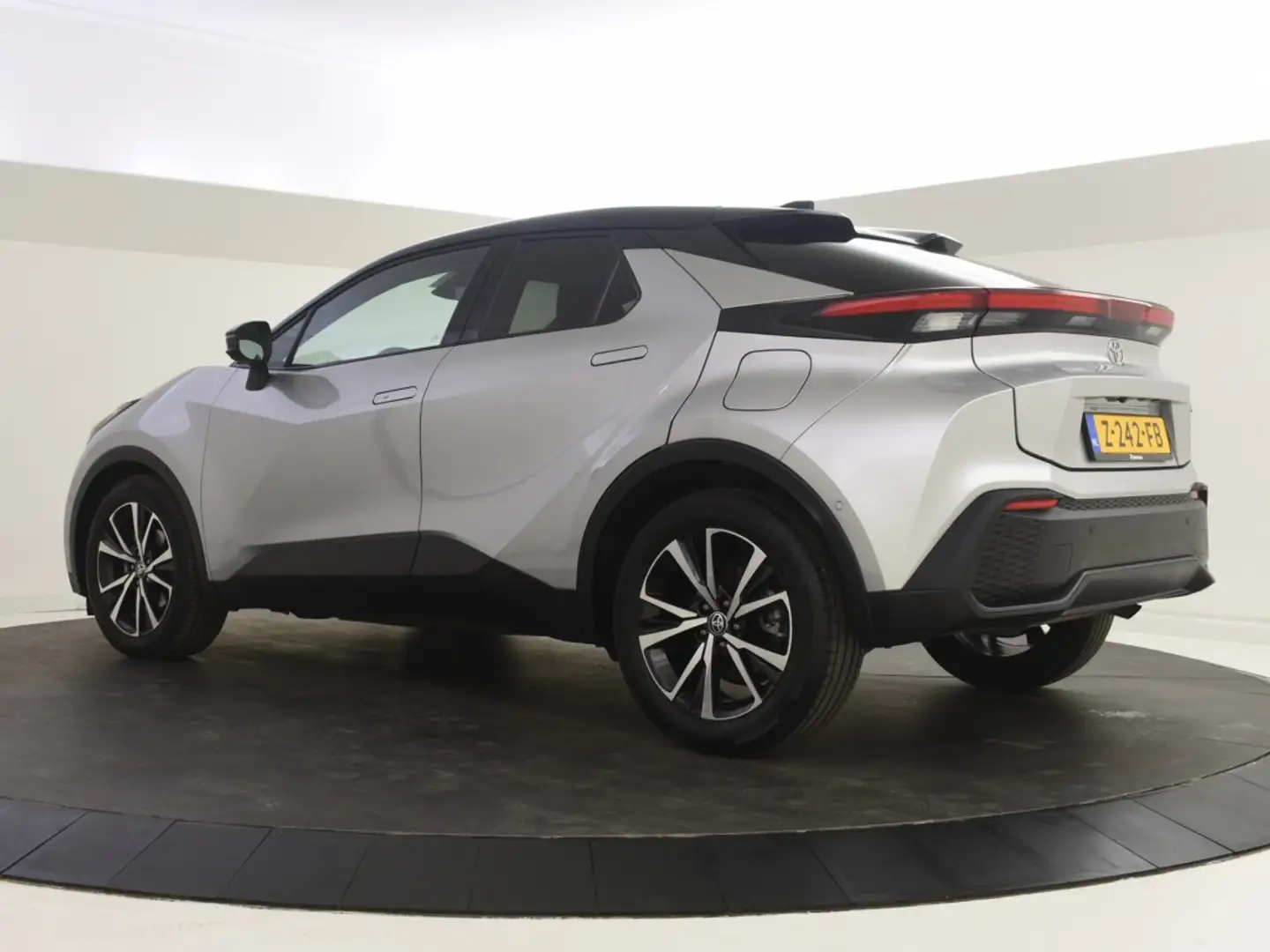 Toyota C-HR Netto Deal * 1.8 Hybrid 140 First Edtion | Parkeer Gris - 2