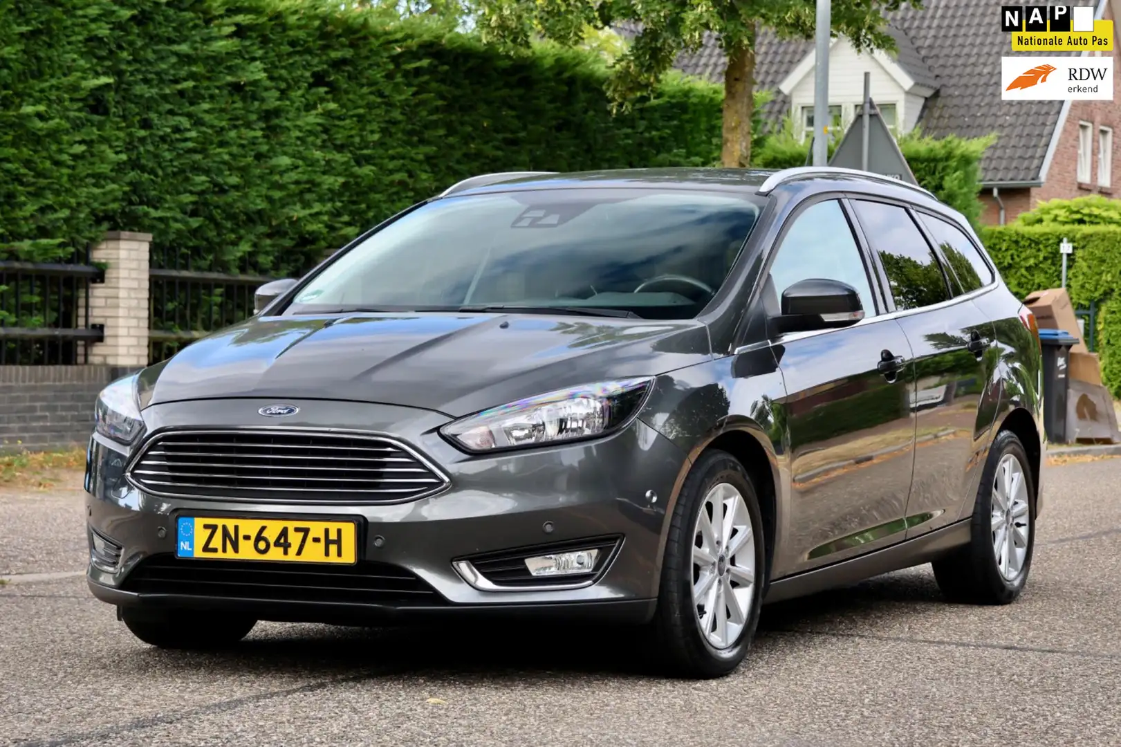 Ford Focus Wagon 1.0 Titanium | NAVI | 125 PK | CLIMA | CRUIS Grijs - 1