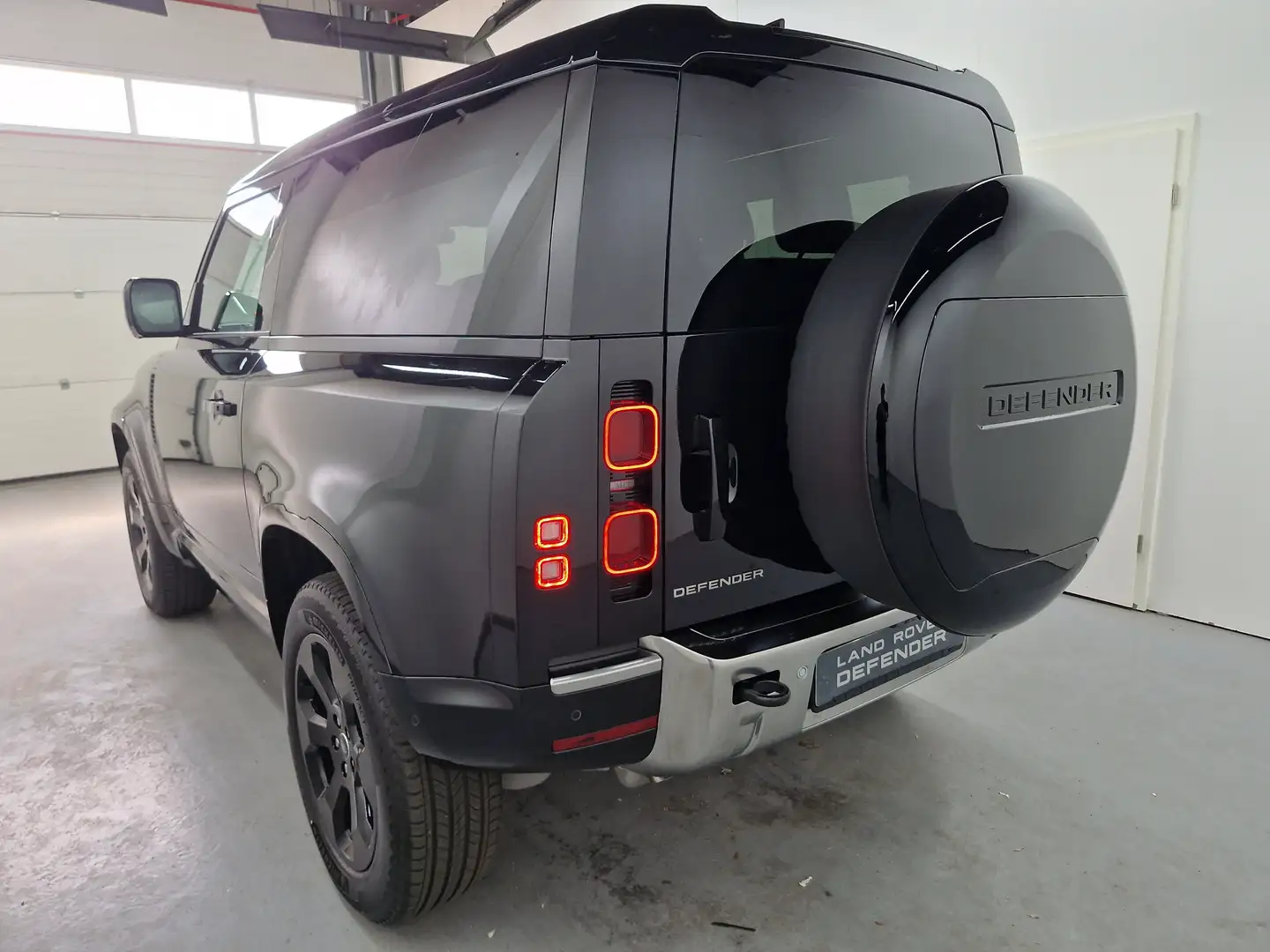 Land Rover Defender 90 D200 S Pano Bright Winter MY25.5 Schwarz - 2