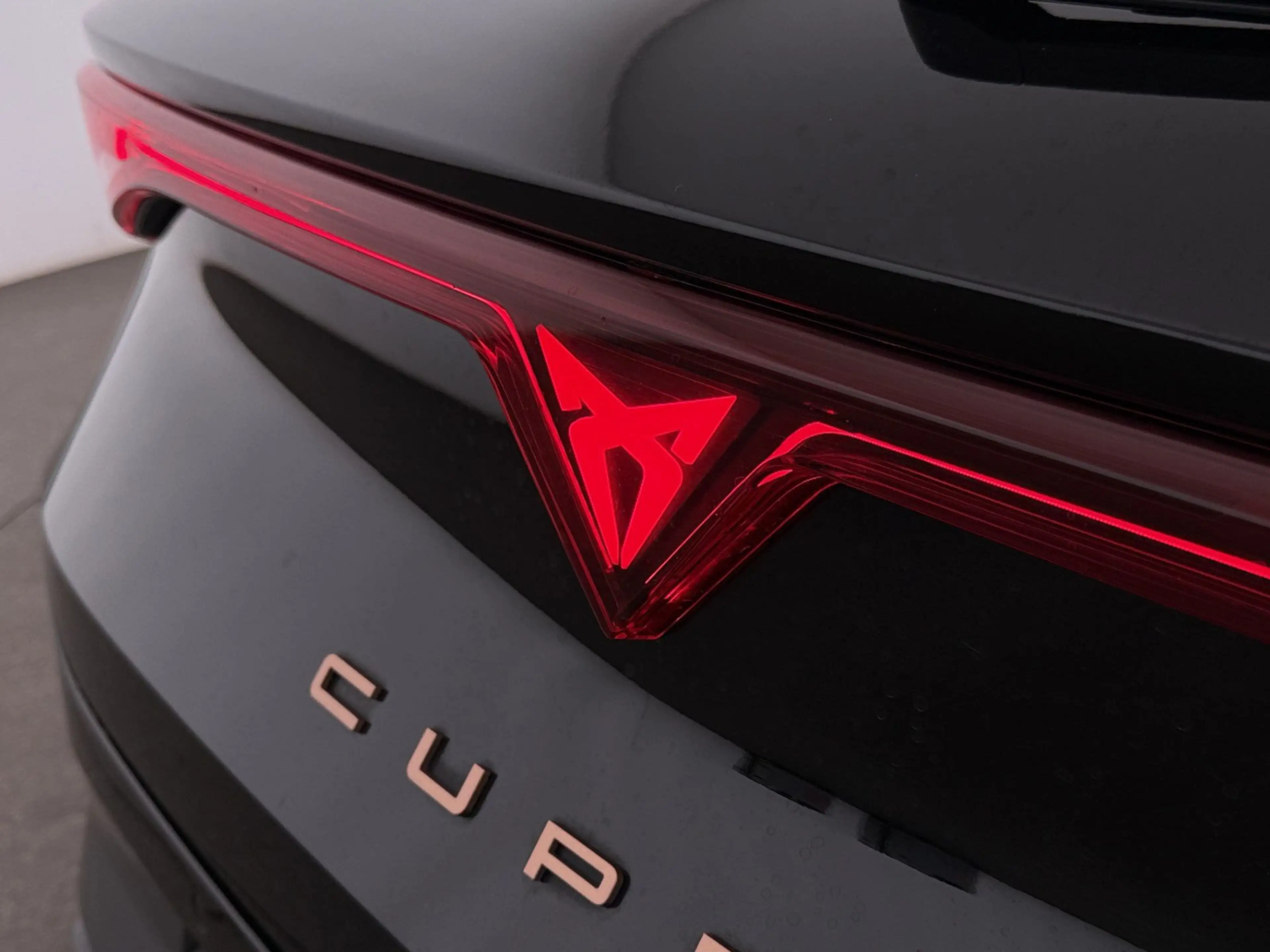 CUPRA Leon Sportstourer 1.5 eTSI Aut LED RADAR LEDER — photo 11