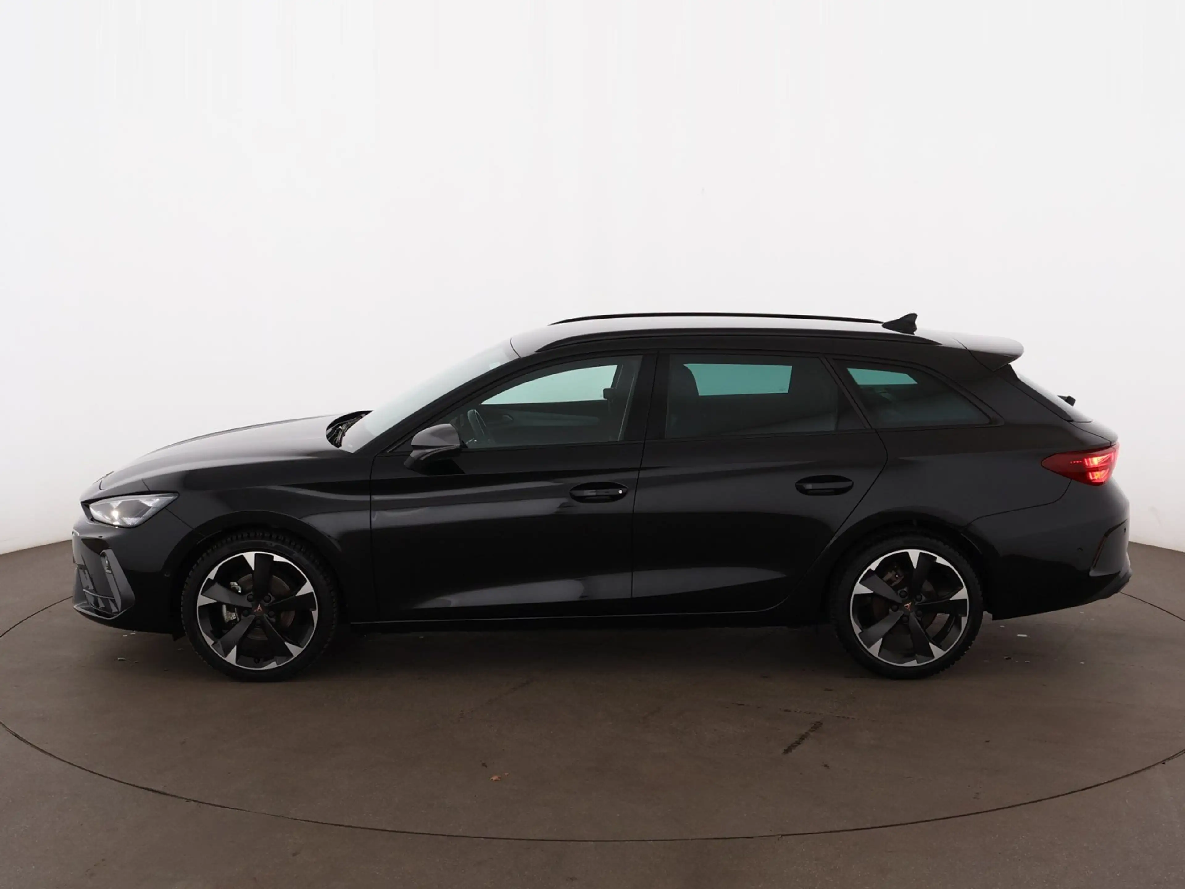 CUPRA Leon Sportstourer 1.5 eTSI Aut LED RADAR LEDER — photo 6