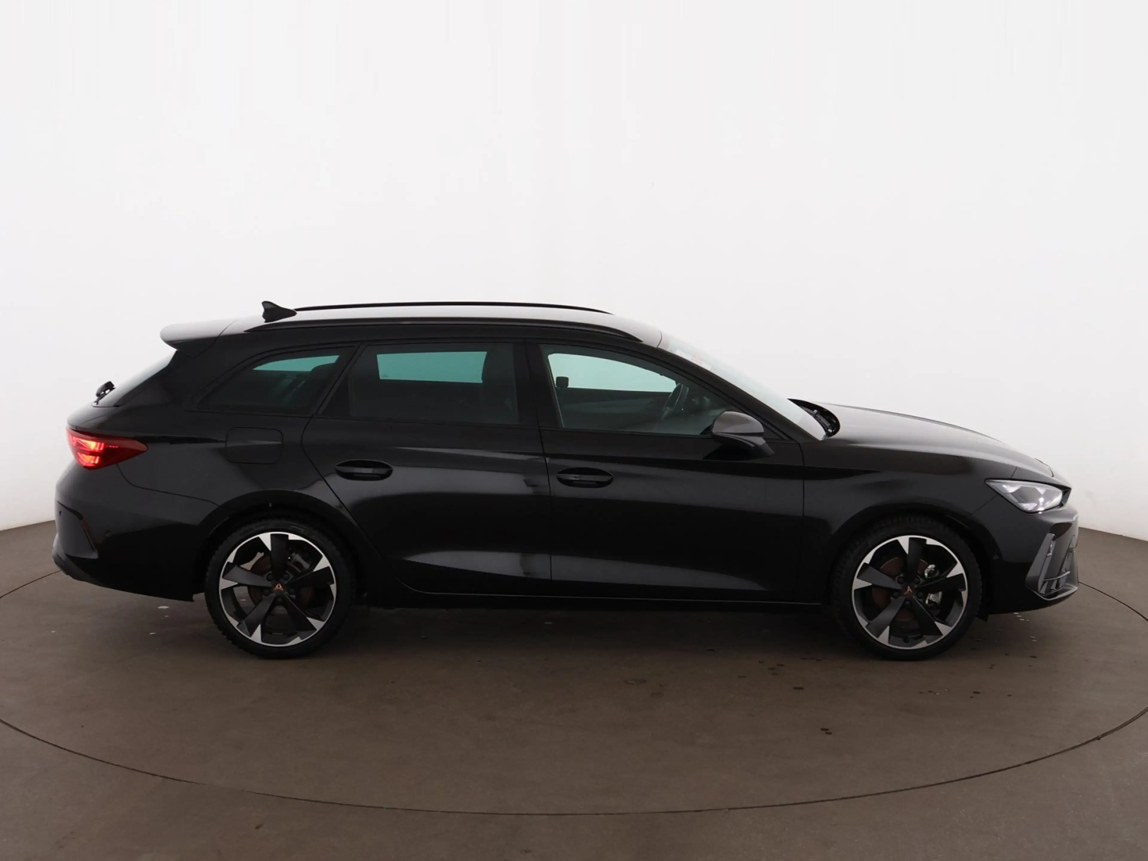 CUPRA Leon Sportstourer 1.5 eTSI Aut LED RADAR LEDER — photo 10
