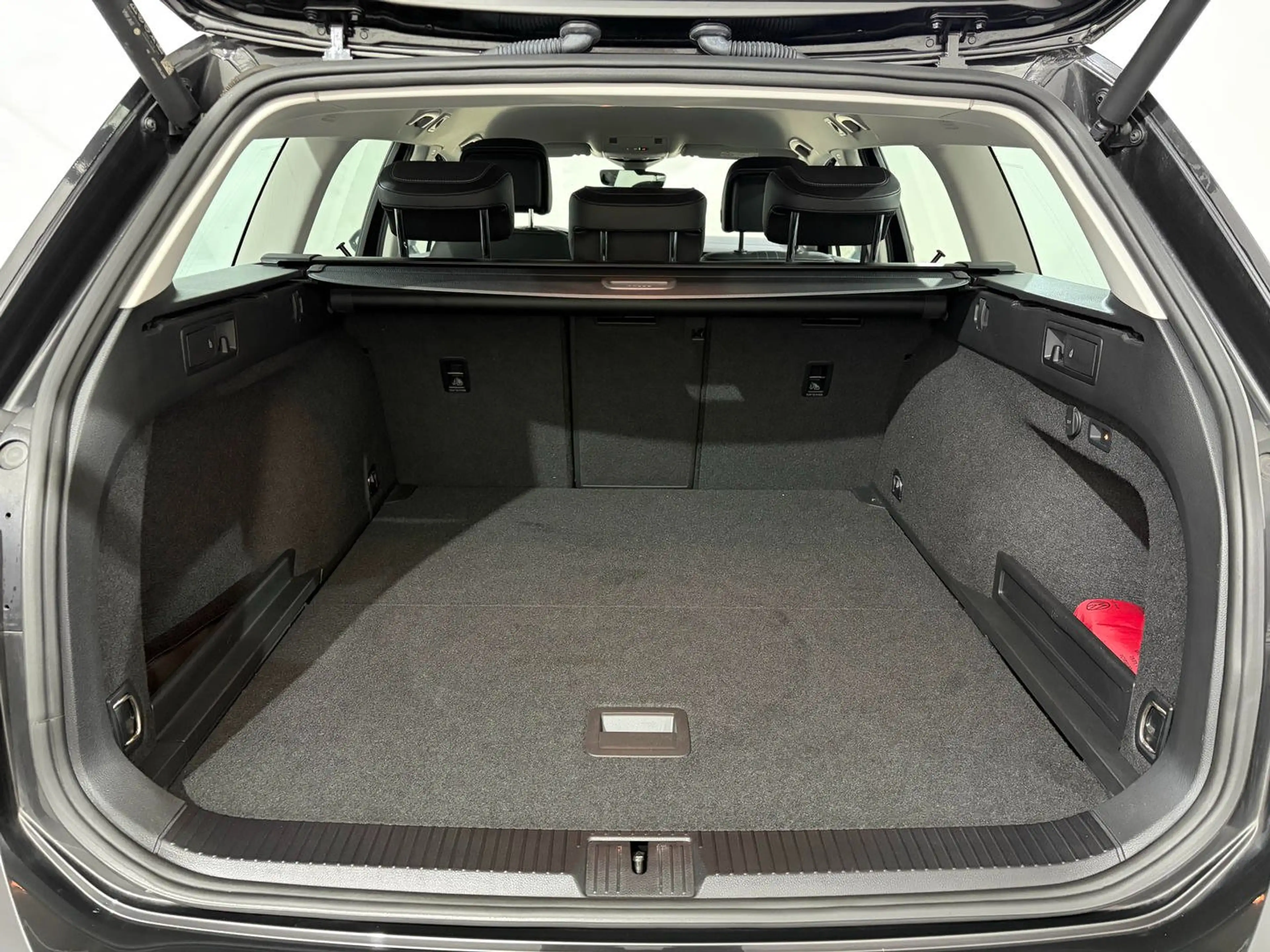 Volkswagen Passat Alltrack 2.0 TDI SCR 4Motion DSG — photo 8