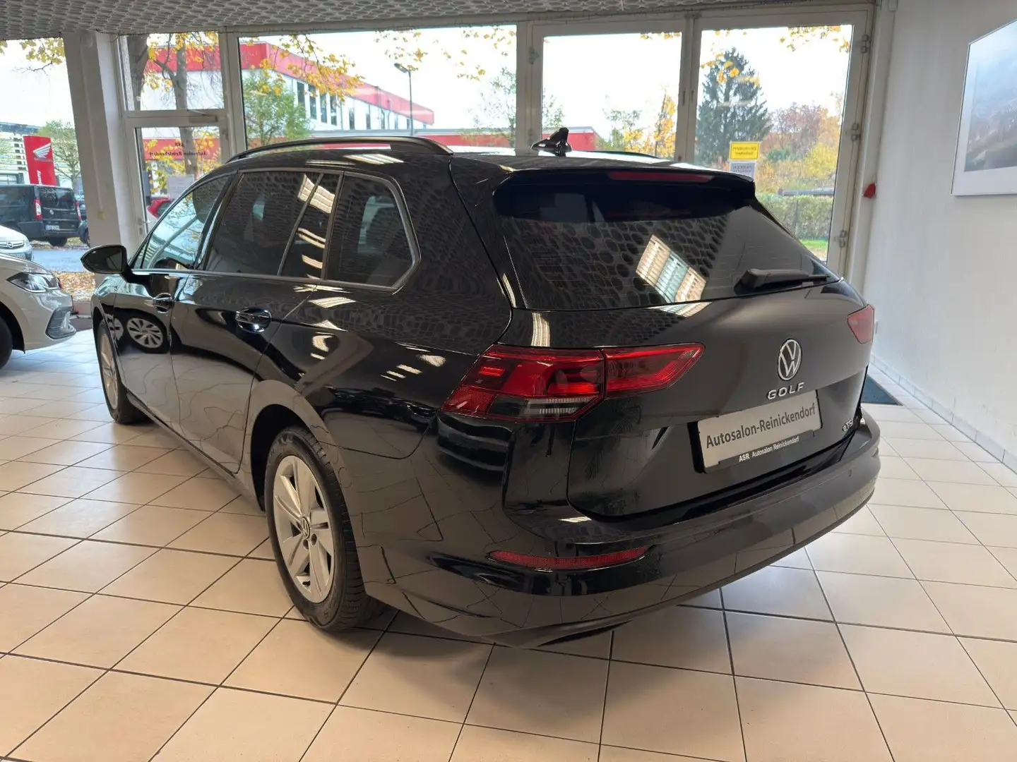 Volkswagen Golf VIII Variant Life 1.5 eTSI DSG*ACC*LED*Navi Schwarz - 2