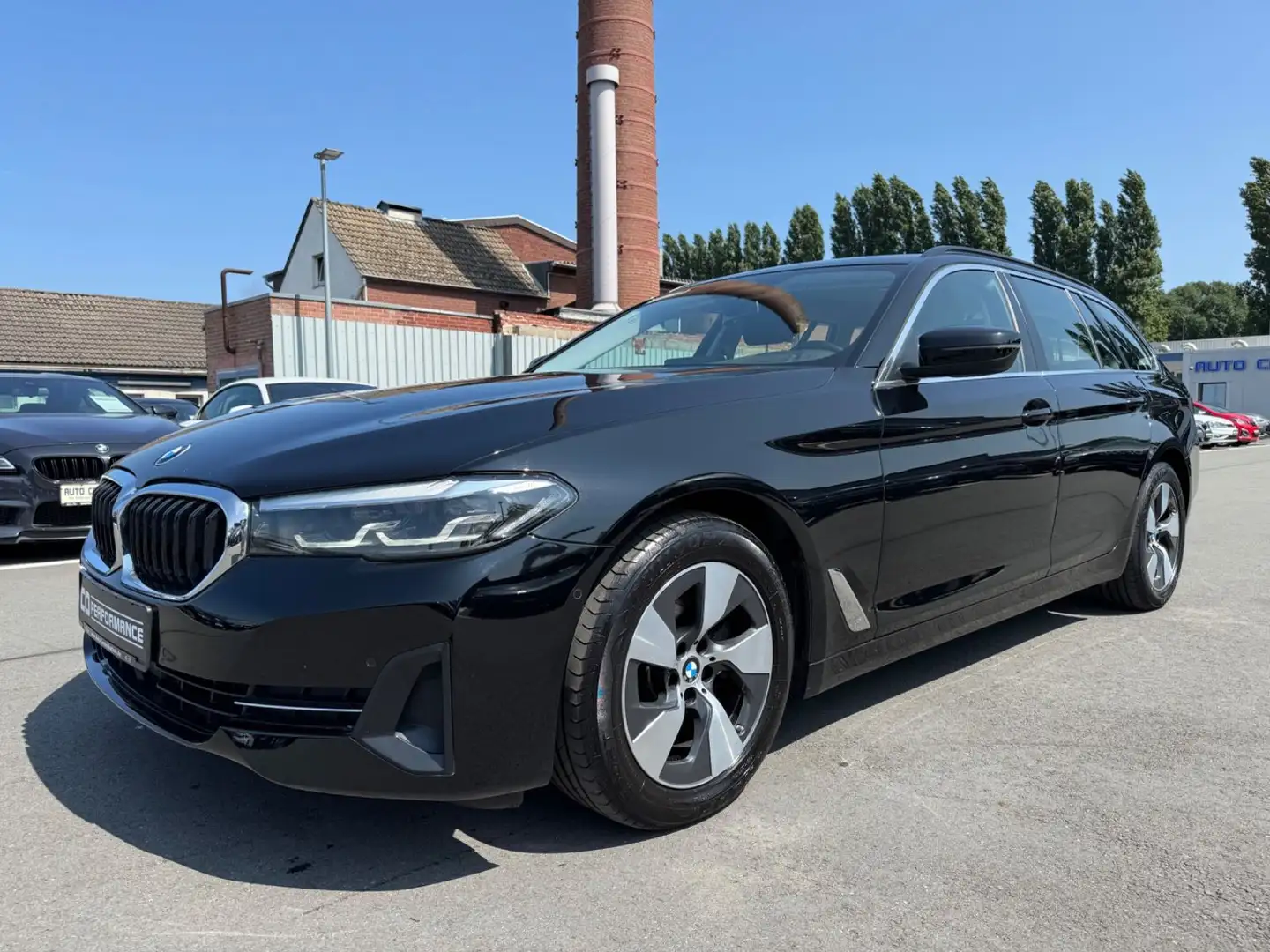 BMW 520 d*ACC*HUD*LED*NAVI*AHK*MWST*KAMERA*MWST Schwarz - 1
