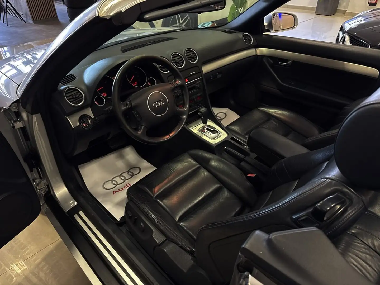 Audi A4 2.4 multitronic Cabrio Gris - 2