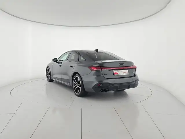 Audi A5 view 3