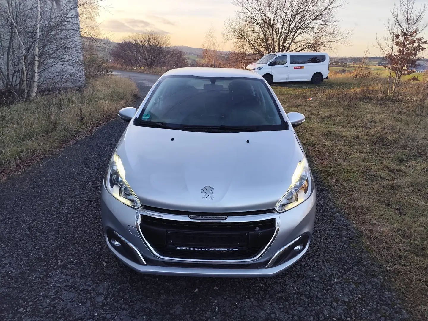 Peugeot 208 208  5-Türer PureTech 82 Style Silber - 2