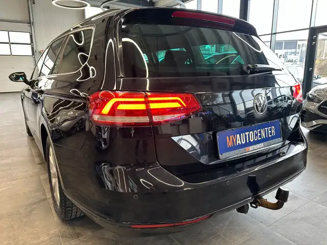 Volkswagen Passat view 5