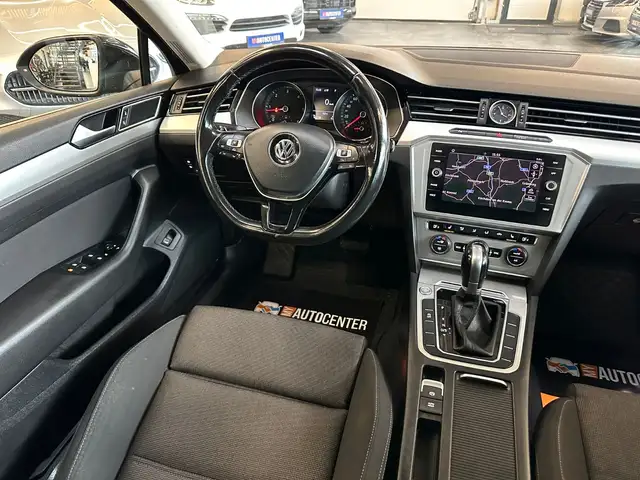 Volkswagen Passat view 8