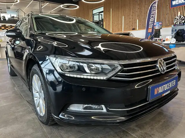 Volkswagen Passat view 3