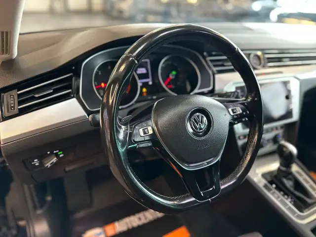 Volkswagen Passat view 10