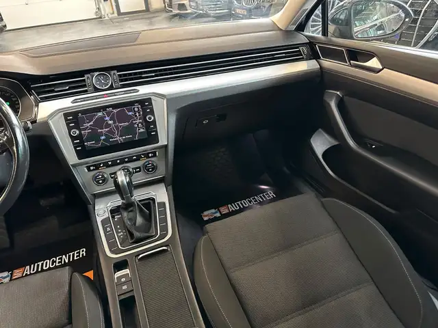 Volkswagen Passat view 7