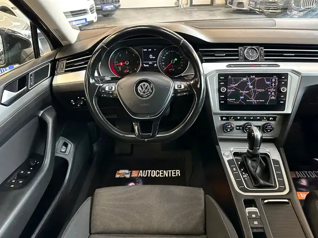 Volkswagen Passat view 9
