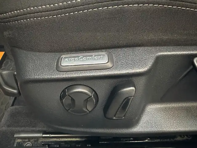 Volkswagen Passat view 12
