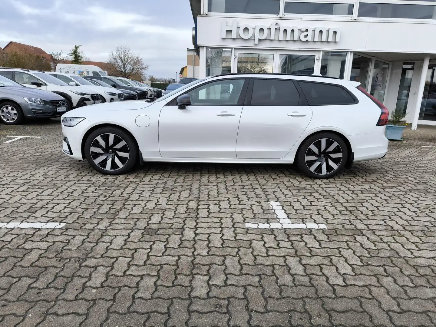 Volvo V90 T6 Plus Dark Recharge Plug-In Hybrid AWD Weiß - 2