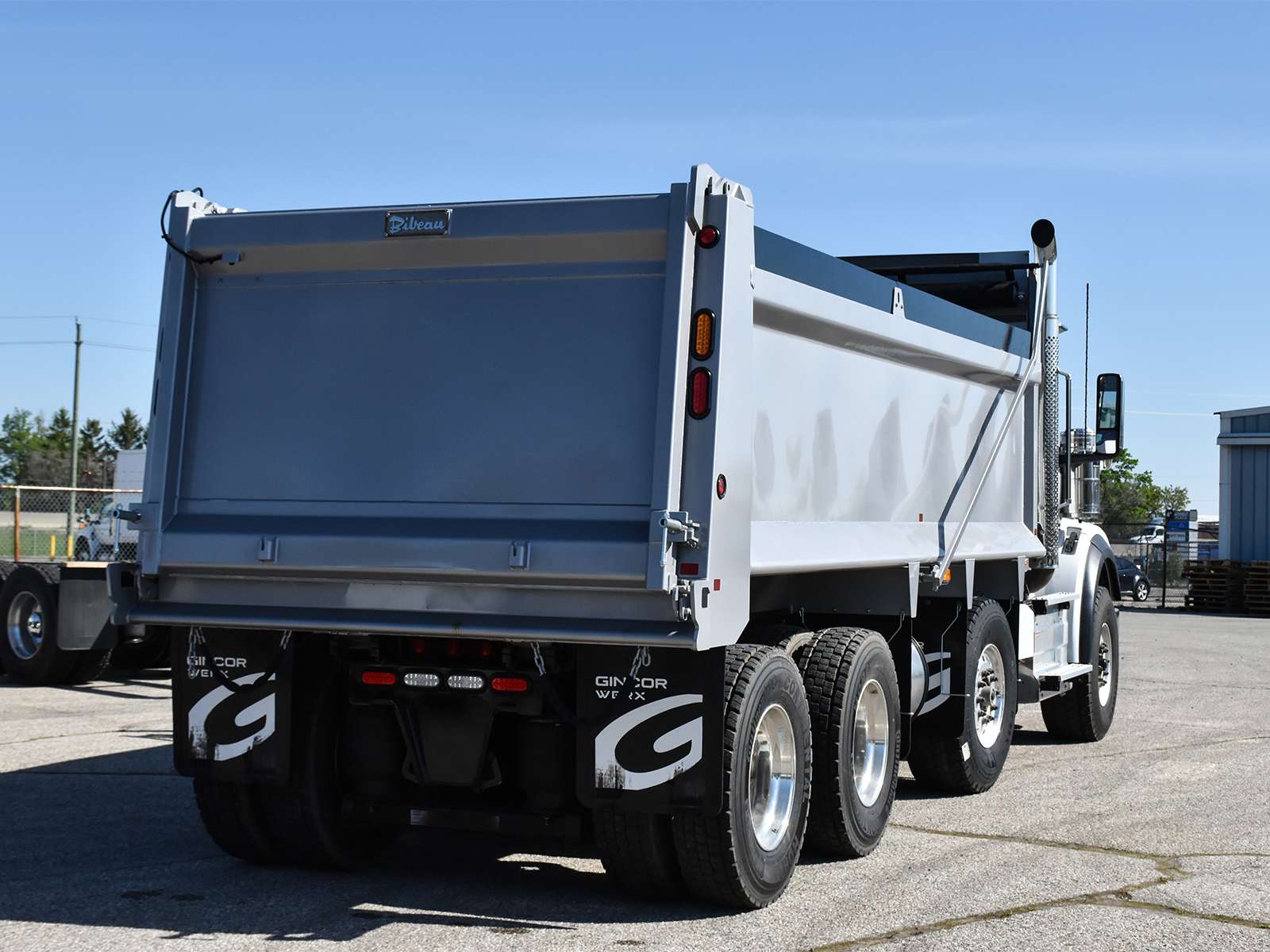 2027 International HX620
