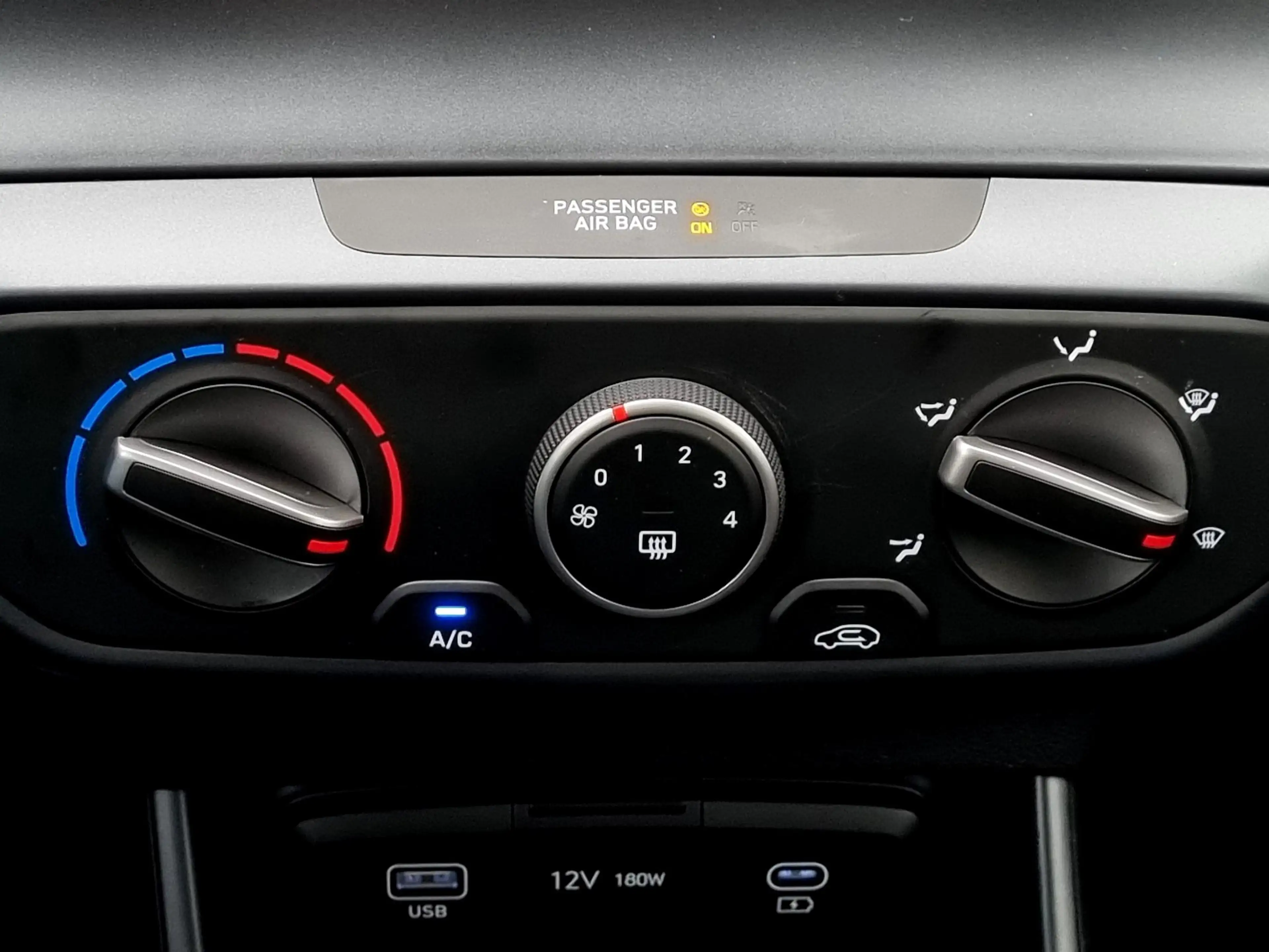 Hyundai BAYON 1.0 T-GDI Comfort / Navigatie / Achteruitrijcamera — photo 18