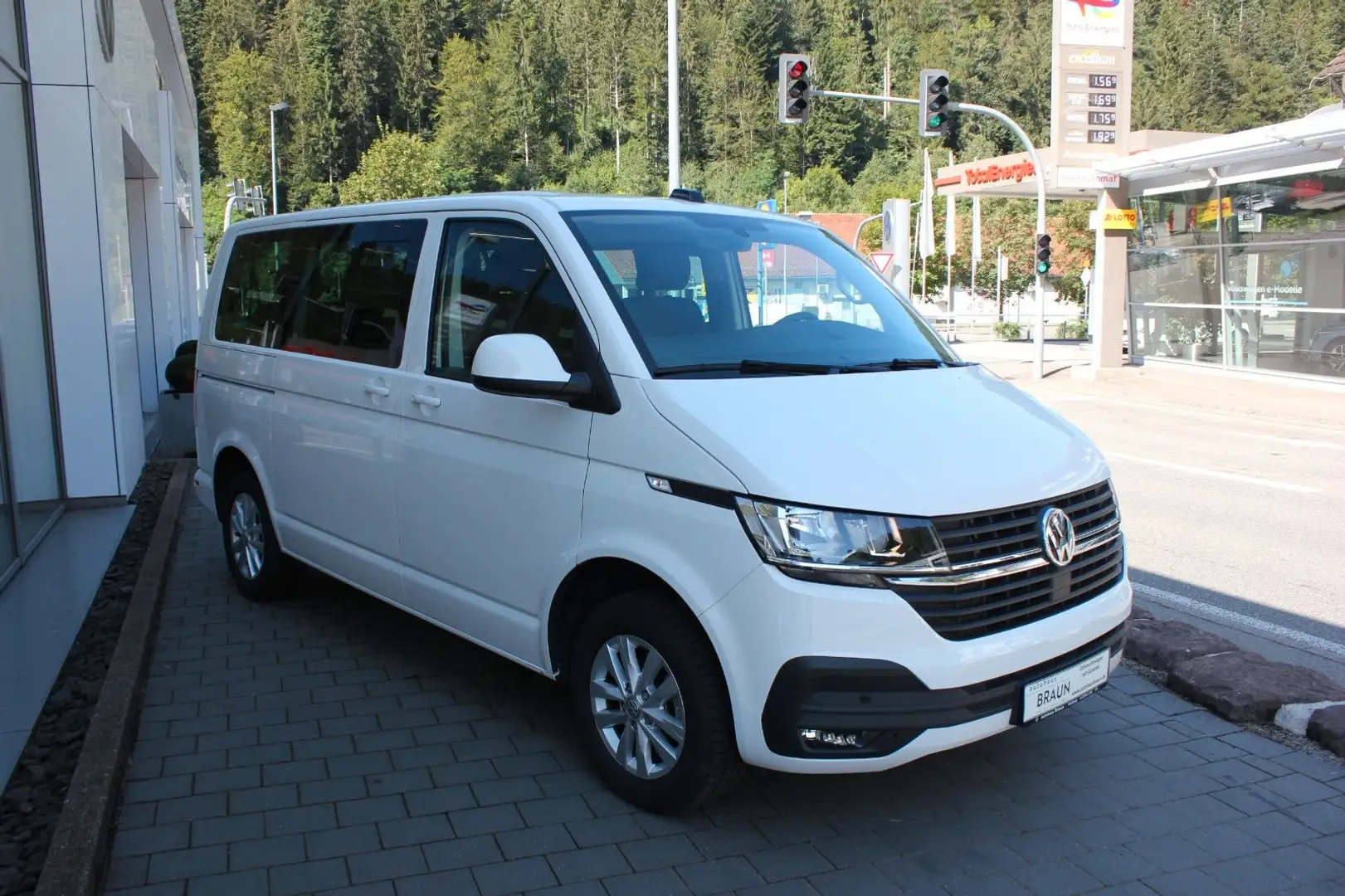 Volkswagen T6 Kombi T6.1 Kombi 2.0 TDI Klima,PDC,GRA,NSW,Navi Bílá - 2