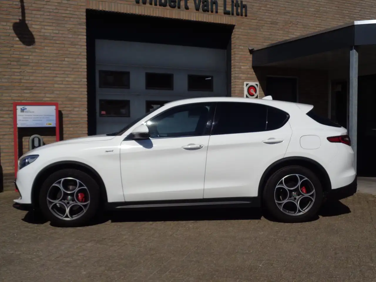 Alfa Romeo Stelvio 2021 — фото 9