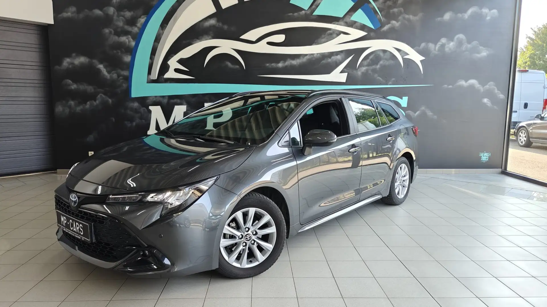 Toyota Corolla TS 1.8 Hybrid Style + techpack e-CVT Grau - 1