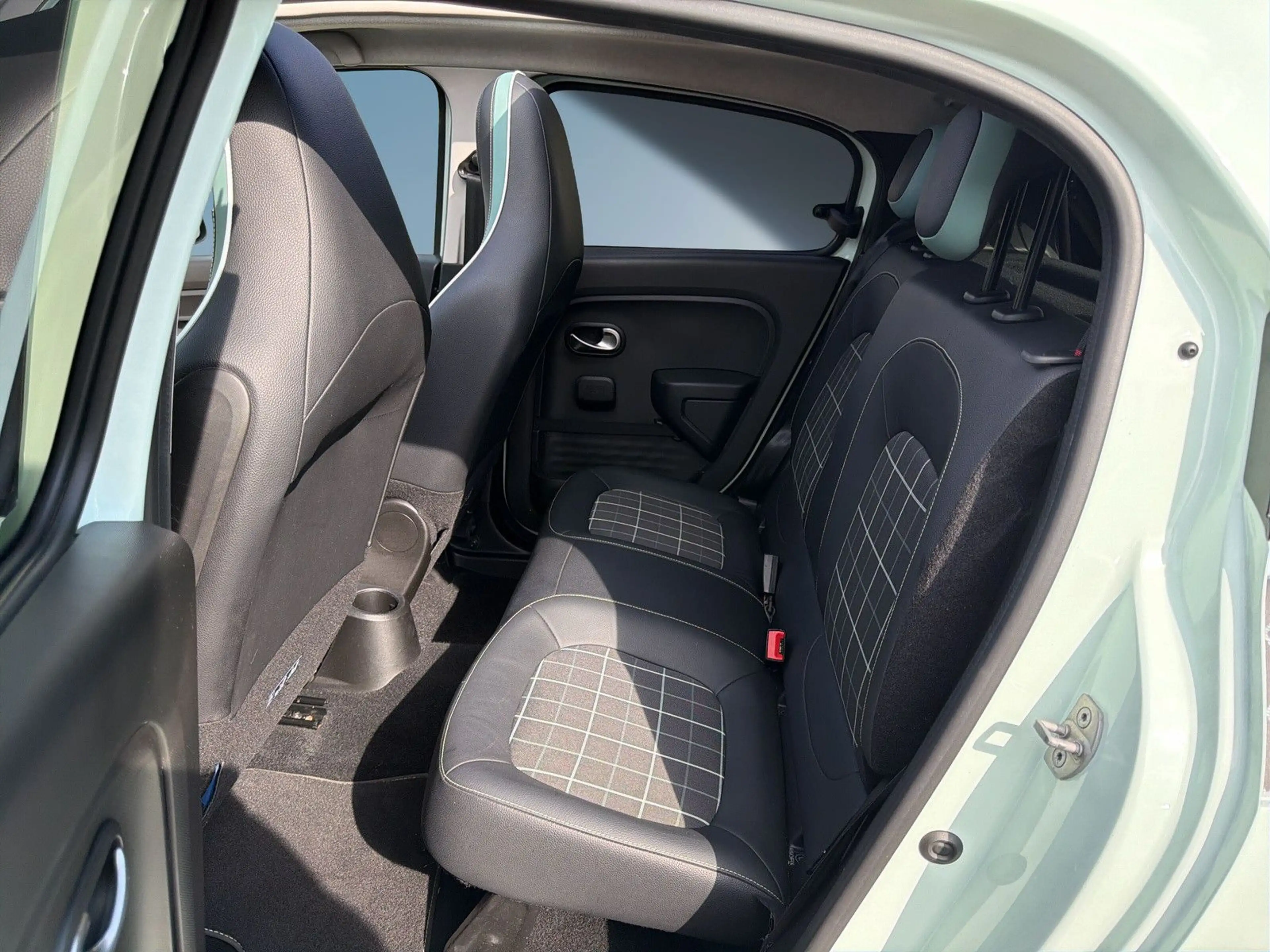 Renault Twingo 1.0 SCe 70 La Parisienne FALTDACH/TEMPOMA — photo 12