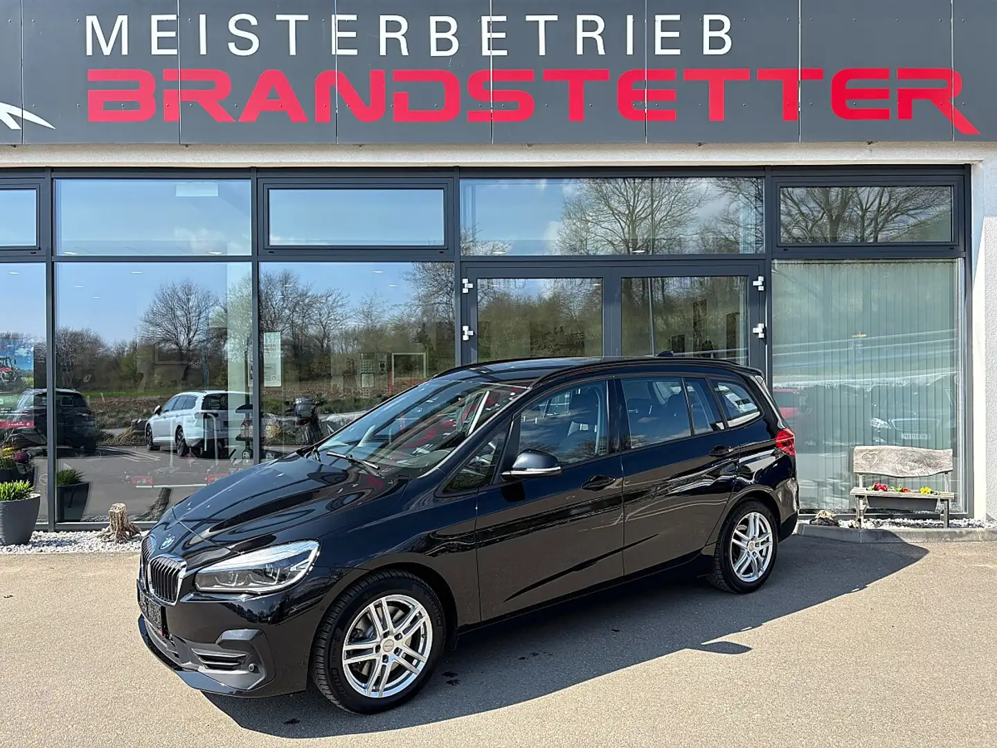BMW 218 d Gran Tourer Advantage Aut. Schwarz - 1