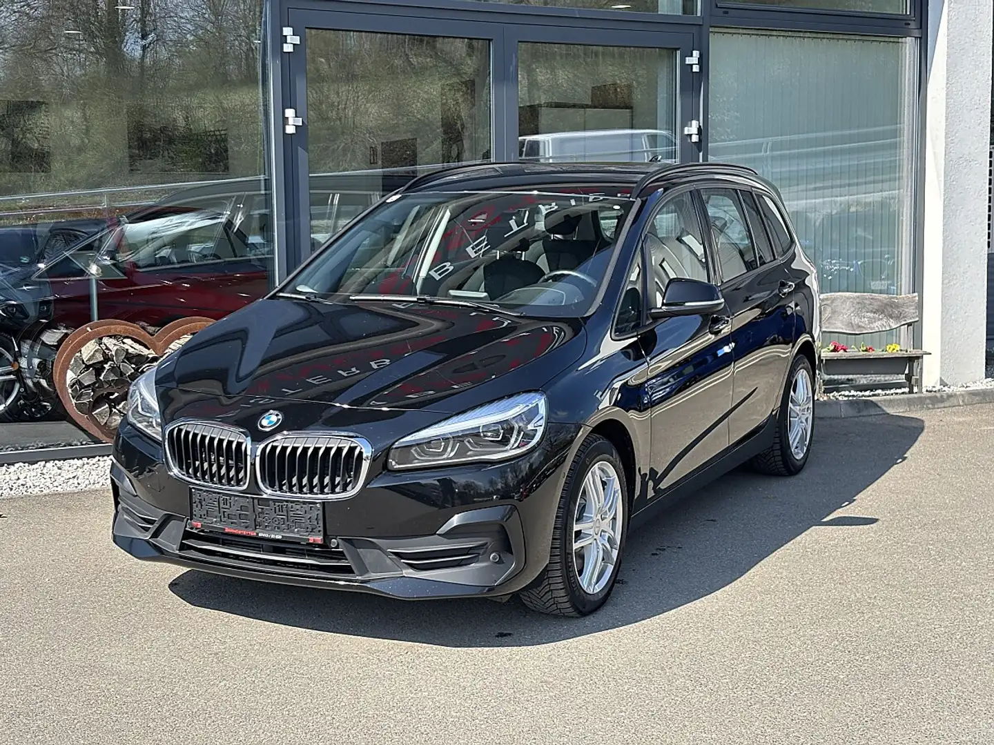 BMW 218 d Gran Tourer Advantage Aut. Schwarz - 2